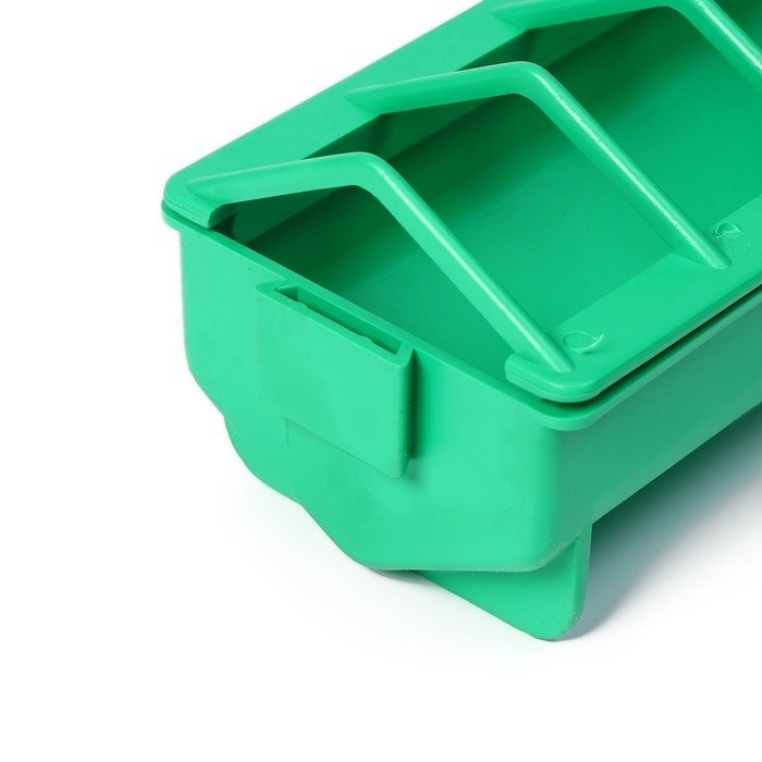 Кормушка-поилка для бройлеров, 24 ячейки, лотковая, пластик, цвет зелёный Кормушка-поилка для бройлеров, 24 ячейки, лотковая, пластик, цвет зелёный