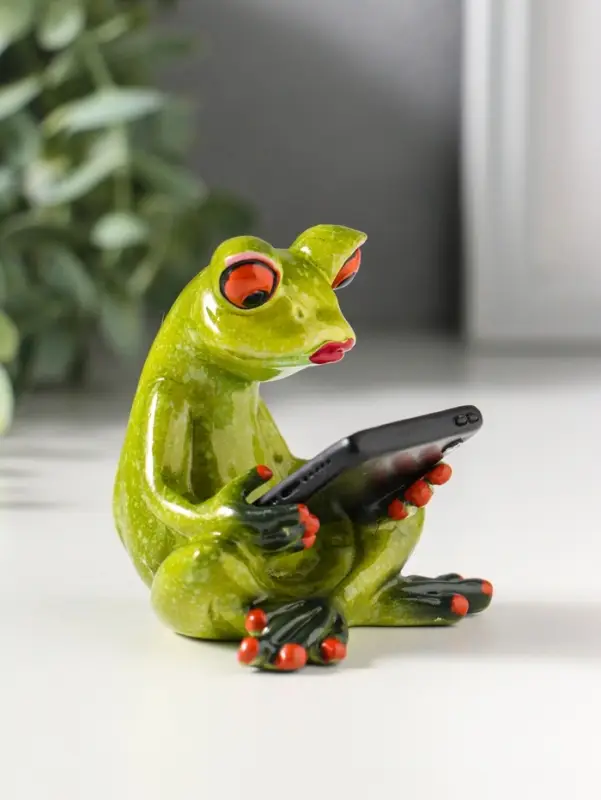 Сувенир полистоун лак "Лягушонок с планшетом" 7,5х7х7,3 см