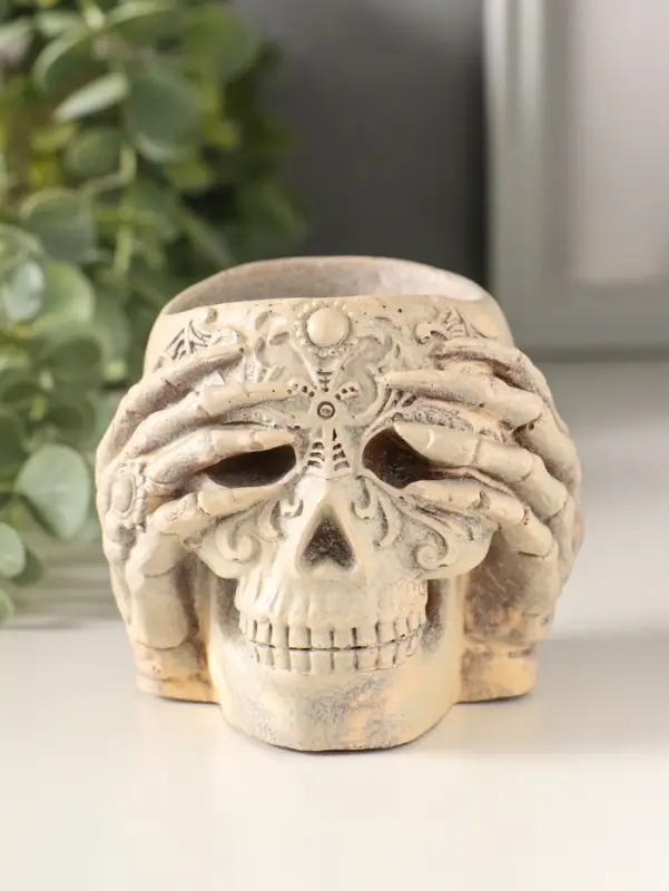 Подсвечник "Череп с орнаментом" 7х8 см, бежевый