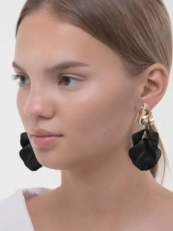 Серьги ассорти &laquo;Ветер&raquo;, мятые треугольники, цвет чёрно-золотой