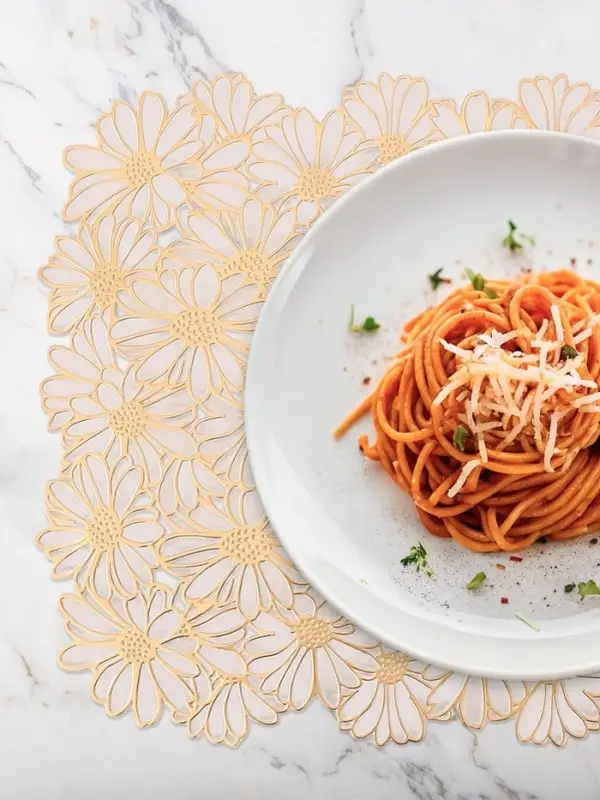 Салфетка сервировочная на стол Доляна, 45&times;30 см, бело-золотая