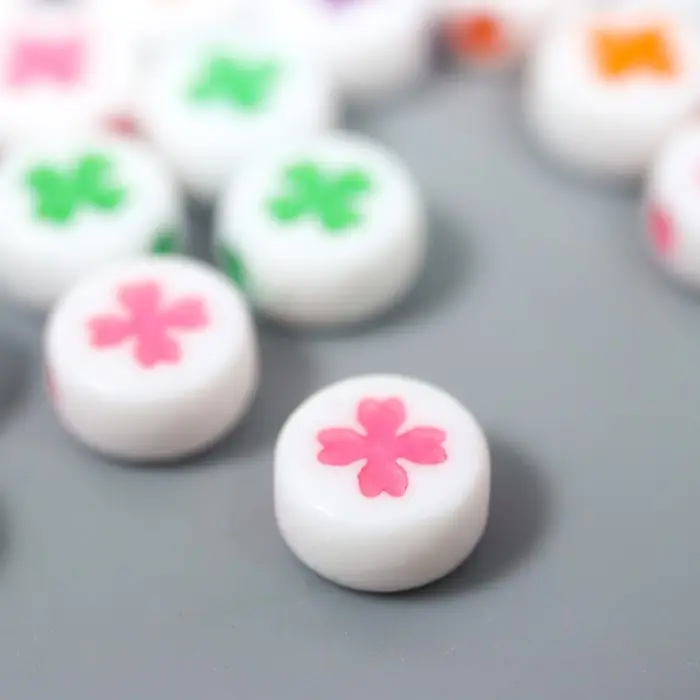 Бусины для творчества пластик  Бусины для творчества пластик "Яркий клевер на белом" набор 20 гр 0,7х0,7 см