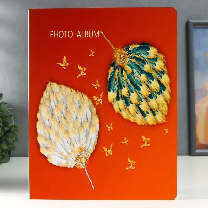 Фотоальбом на 100 фото 13х18 см Фотоальбом на 100 фото 13х18 см "Опахало из перьев и бабочки" в коробке, дерево 29,5х4х23 см 75755