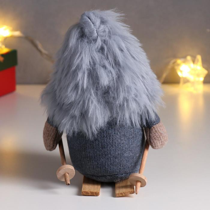 Кукла интерьерная Кукла интерьерная "Дед Мороз в сером меховом колпаке, на лыжах" 21х11х13 см