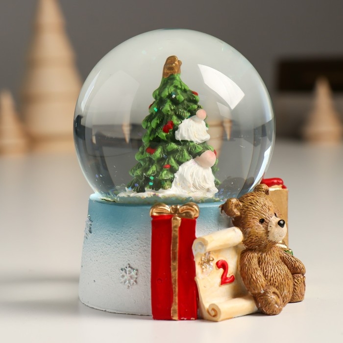 Сувенир полистоун водяной шар Сувенир полистоун водяной шар "Ёлка с гномами" 7х8х9 см