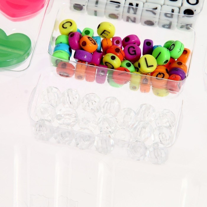 Набор для творчества «Создай своё украшение», 600 бусин и шармов Набор для творчества «Создай своё украшение», 600 бусин и шармов