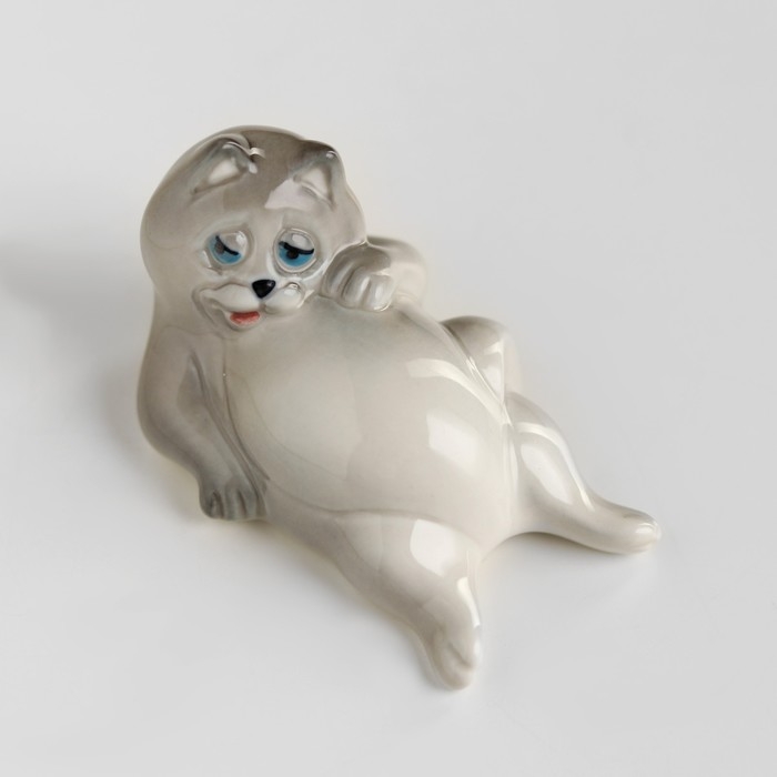 Сувенир Сувенир "Кот ленивый" 4х4х7 см ,фарфор цвет МИКС