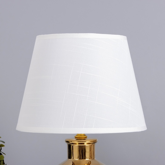 Лампа настольная Лампа настольная "Марта" 1х40Вт Е14 белый/золото 22,5х22,5х36см