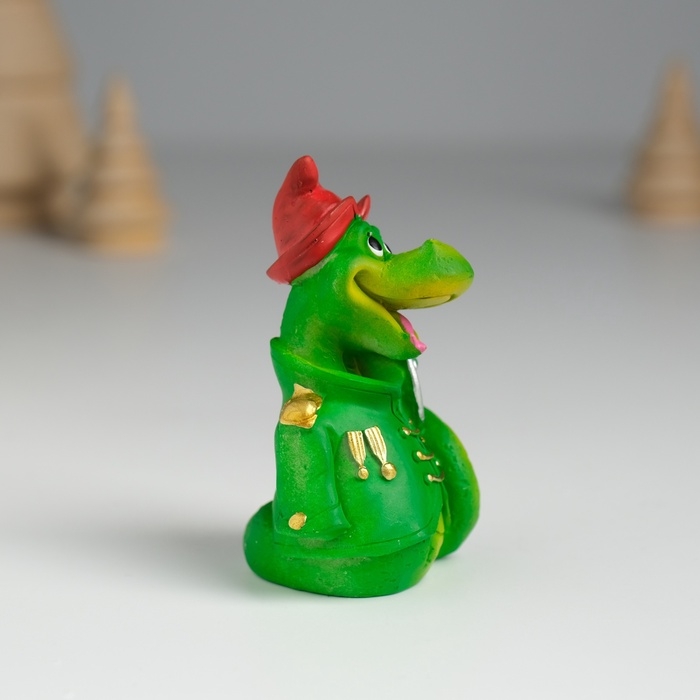 Сувенир полистоун Сувенир полистоун "Змей зелёный в форме" МИКС 4,5х4х6,5 см