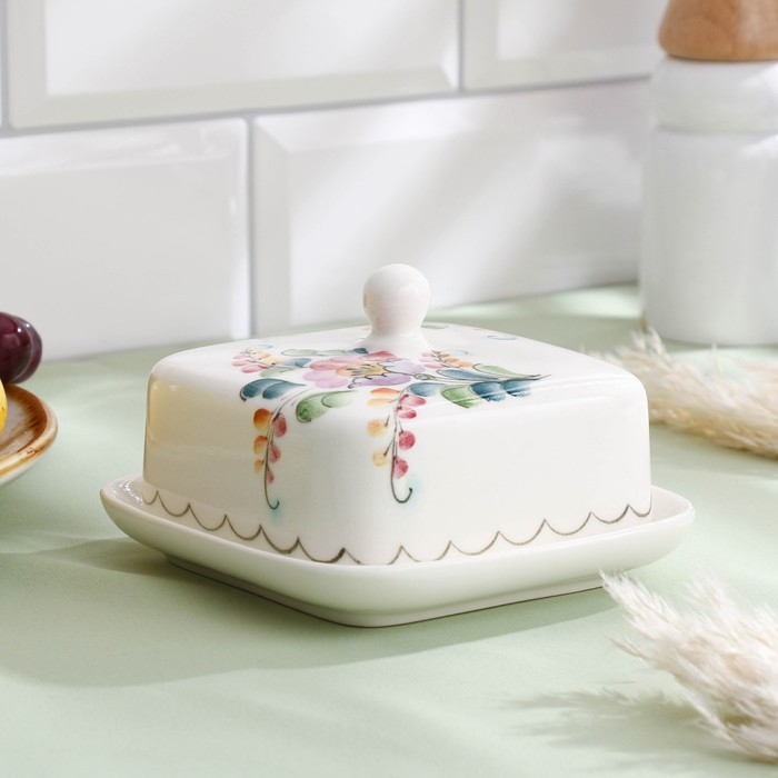 Маслёнка «Майская», на 1/2 пачки, 11,9×11,9×8,1 см, 1 сорт, авт. Алдошина Л.В. Маслёнка «Майская», на 1/2 пачки, 11,9×11,9×8,1 см, 1 сорт, авт. Алдошина Л.В.