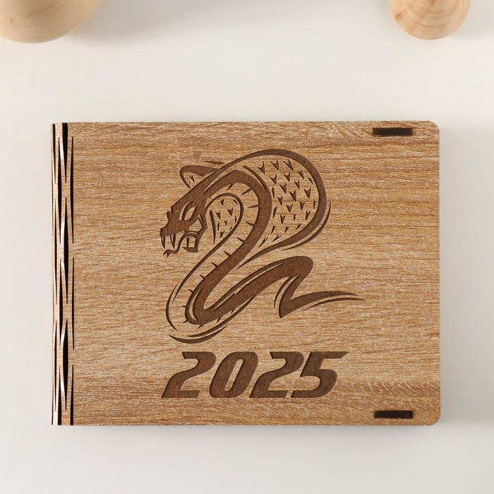 Новогодняя шкатулка  Новогодняя шкатулка "Кобра" 15х12х2 см