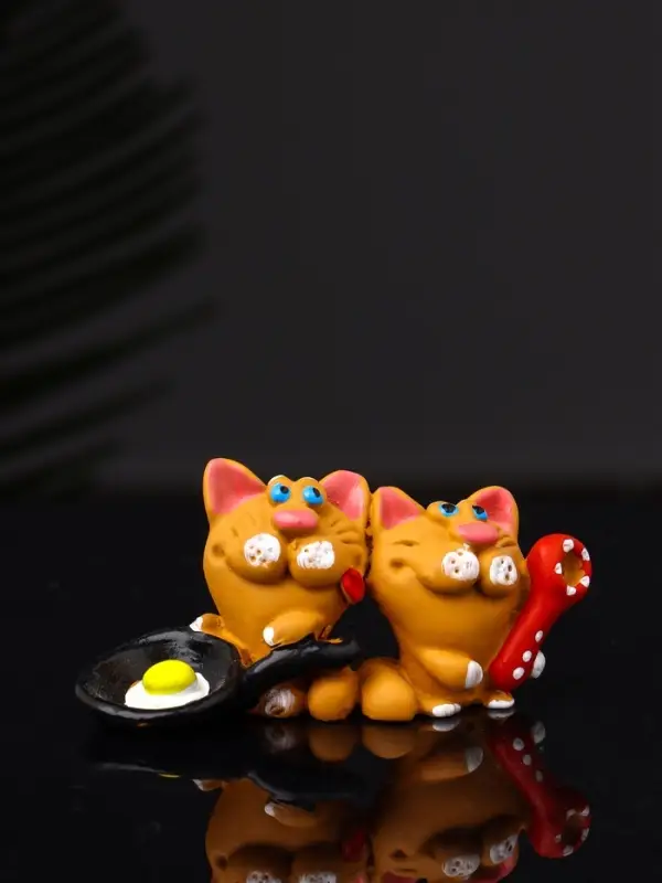 Фигура "Два кота с яичницей" 3.2х7х2.6 см
