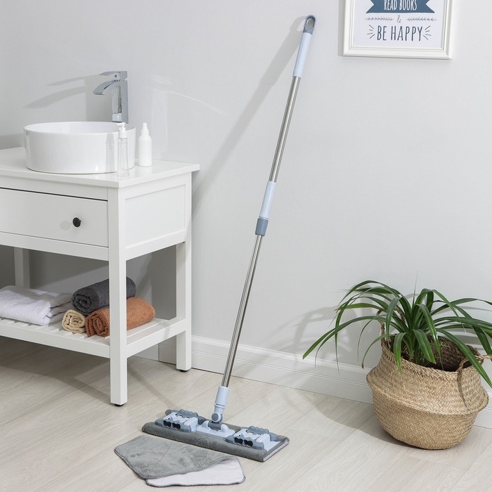 Швабра для мытья пола плоская Доляна, 2 насадки из микрофибры, телескопическая стальная ручка, 41×15×92(136) см Швабра для мытья пола плоская Доляна, 2 насадки из микрофибры, телескопическая стальная ручка, 41×15×92(136) см