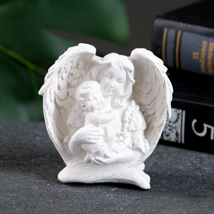 Фигура Фигура "Ангел с младенцем" перламутр, 7х7х4см