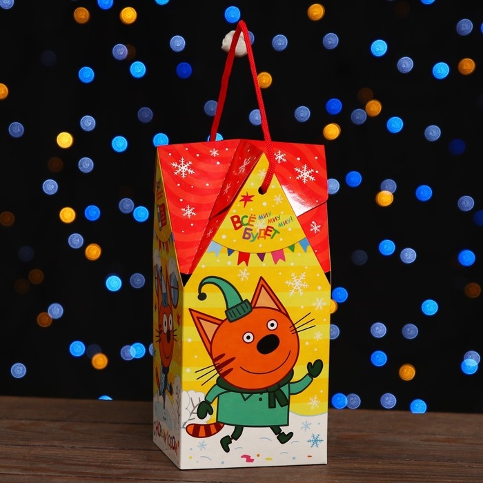 Новый год. Коробка подарочная складная Новый год. Коробка подарочная складная "Три кота" 10,5 х 10,5 х 21,5 см.