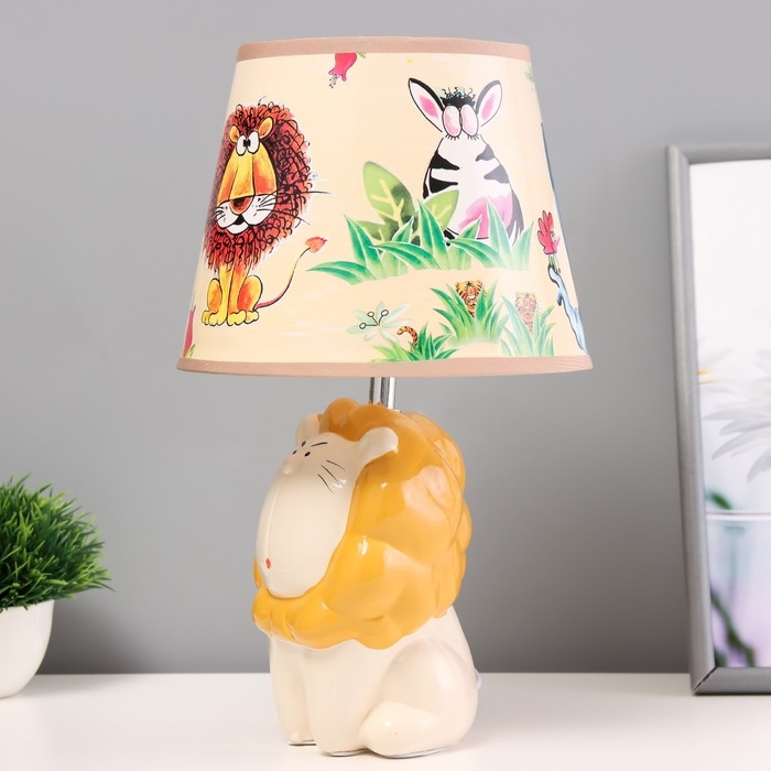 Настольная лампа  Настольная лампа "Лев" Е14 40Вт белый 20х20х35см