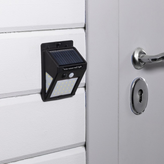 Садовый светильник на солнечной батарее с датчиком движения, накладной, 9.5 × 13 × 5 см, 30 LED, свечение белое Садовый светильник на солнечной батарее с датчиком движения, накладной, 9.5 × 13 × 5 см, 30 LED, свечение белое