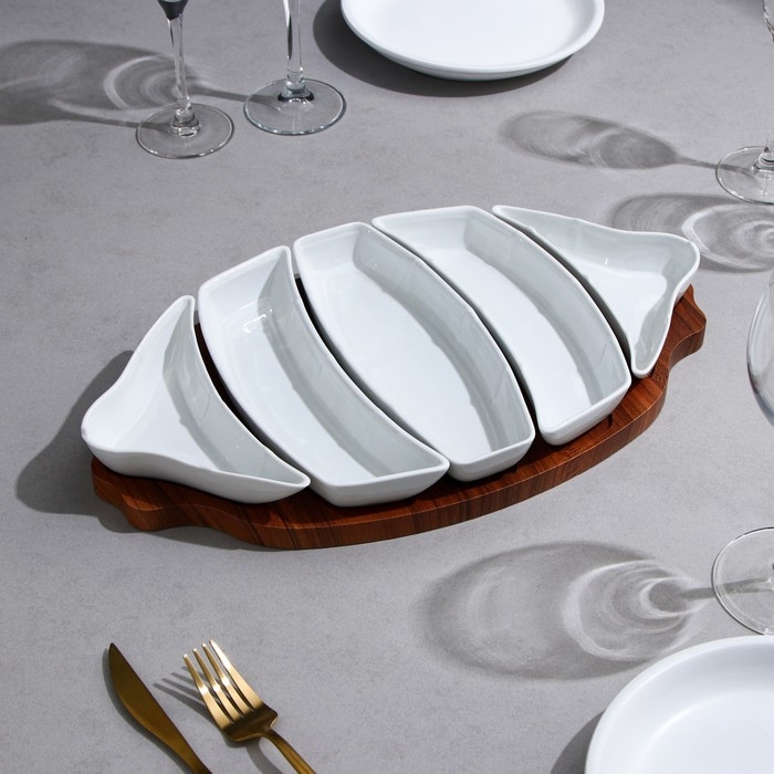 Менажница, деревянное основание, 2 шт: 150 мл, 2 шт: 200 мл, 1 шт: 250 мл, фарфор, Иран Менажница, деревянное основание, 2 шт: 150 мл, 2 шт: 200 мл, 1 шт: 250 мл, фарфор, Иран