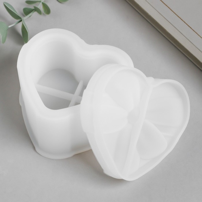Молд силикон "Шкатулка - бантик сердце" с крышкой 8,4х9,7х6,7 см
