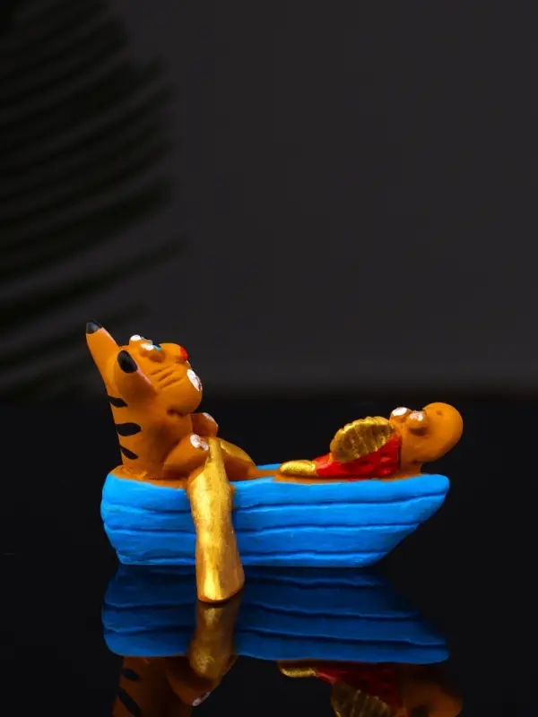 Фигурка полистоун &laquo;Кот в лодке с рыбкой&raquo;, 4.2&times;5.8&times;5.4 см