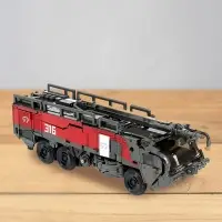 Робот &laquo;Огнеборец&raquo;, трансформируется, с элементами из металла