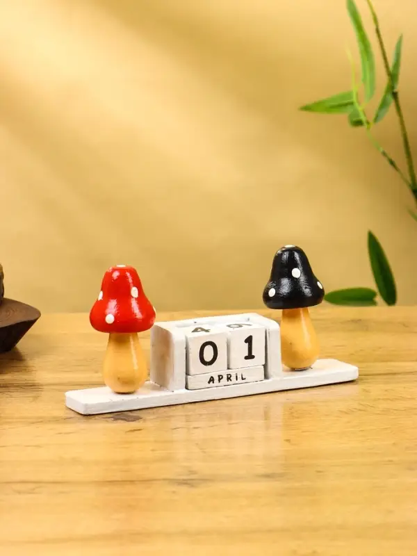 Календарь настольный "Мухоморчики" дерево 20х6х9 см