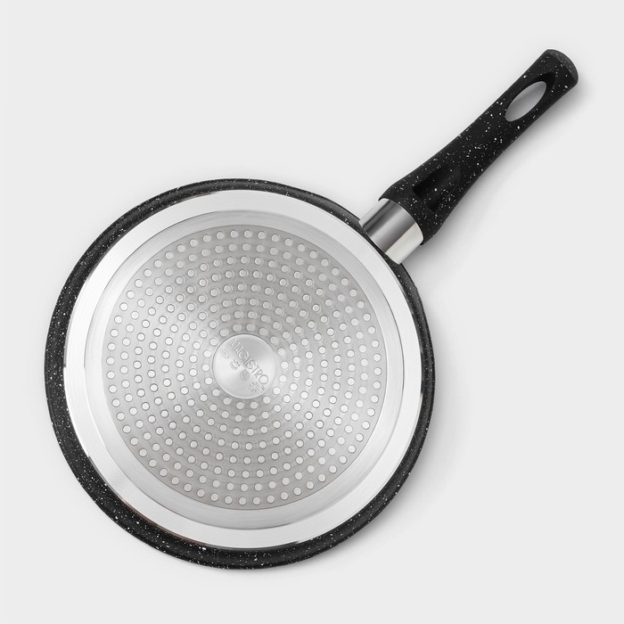 Сковорода блинная Magistro Dark, d=22 см, ручка soft-touch, антипригарное покрытие, индукция, цвет чёрный