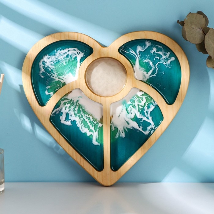 Менажница авторская с эпоксидной пищевой смолой «Сердце» Adelica, 25×27 см, цельный кедр, рисунок МИКС Менажница авторская с эпоксидной пищевой смолой «Сердце» Adelica, 25×27 см, цельный кедр, рисунок МИКС