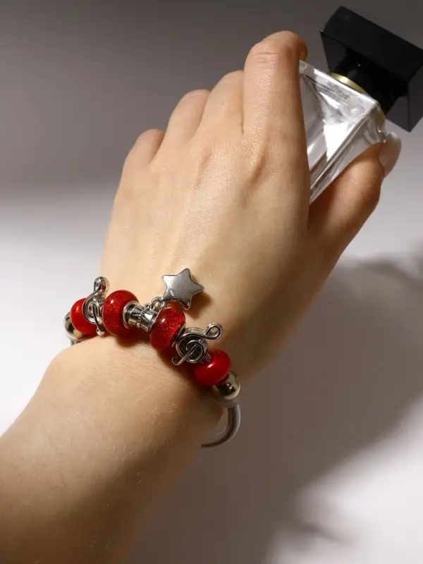 Браслет с шармами &laquo;Марджери&raquo;, звезда, красный в серебре, d=6.5 см