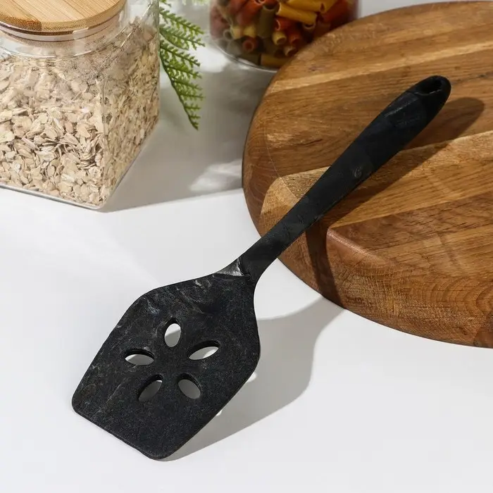 Лопатка с прорезями Доляна «Сириус», 30 см, цвет чёрный