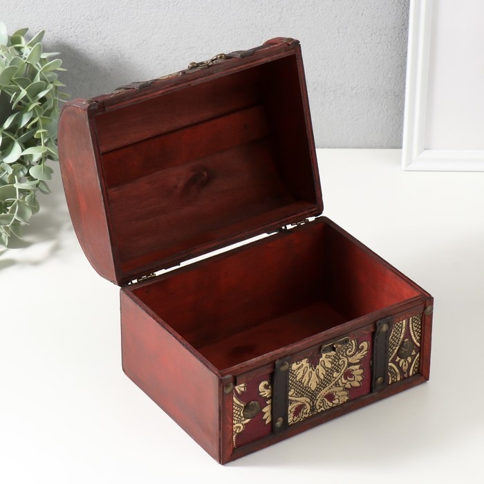 Шкатулка сундук дерево "Китайские огурцы на красном" 20х15х15,5 см