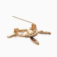 Брошь «Кит галиотис», зелёная в золоте Брошь «Кит галиотис», зелёная в золоте