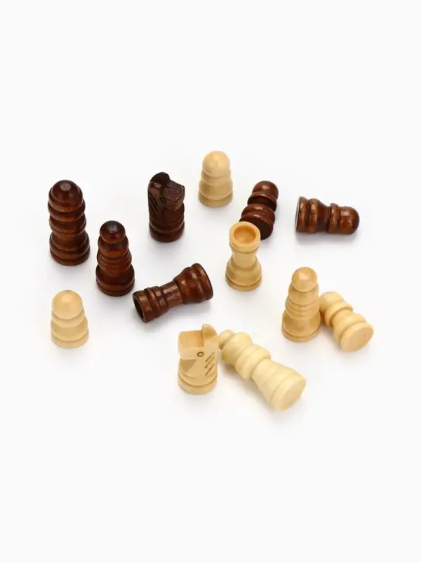 Подарочный набор для вина «Золотому человеку»: 4 предмета + шахматы Подарочный набор для вина «Золотому человеку»: 4 предмета + шахматы