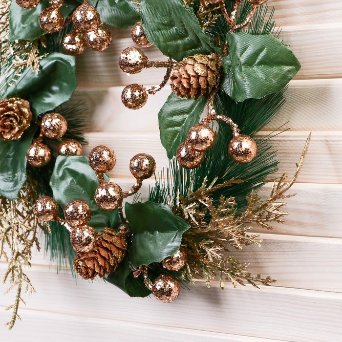 Венок новогодний d-19 см  Венок новогодний d-19 см "Элит" ягодки шишки веточки, золото