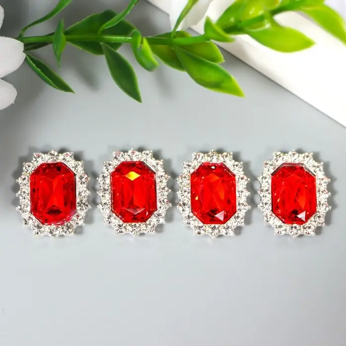 Декор для творчества металл  Декор для творчества металл "Медальон восьмиугольный" красный кристалл стразы 2х1,5 см