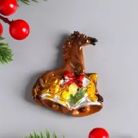 Магнит полистоун  "Новогодний конь с подарками" МИКС 5,3х6,5 см