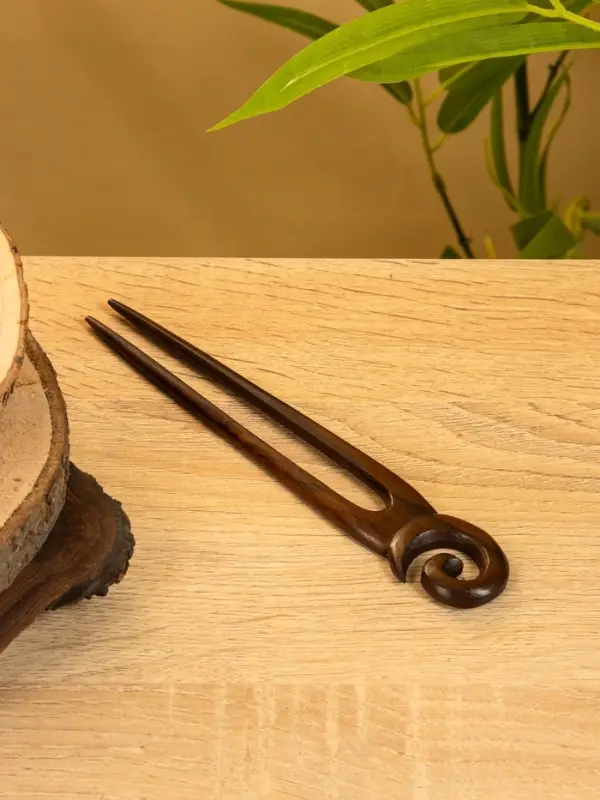 Заколка для волос фигурная, дерево Соно, 18х3 см, цв. тёмно-коричневый Заколка для волос фигурная, дерево Соно, 18х3 см, цв. тёмно-коричневый