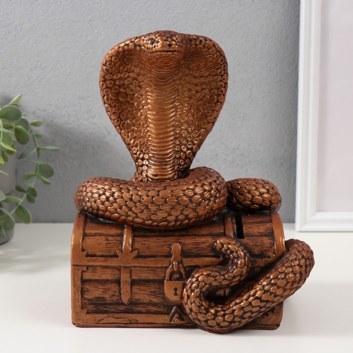 Копилка  Копилка "КОБРА НА СУНДУКЕ "  20 х17 х 12 см.