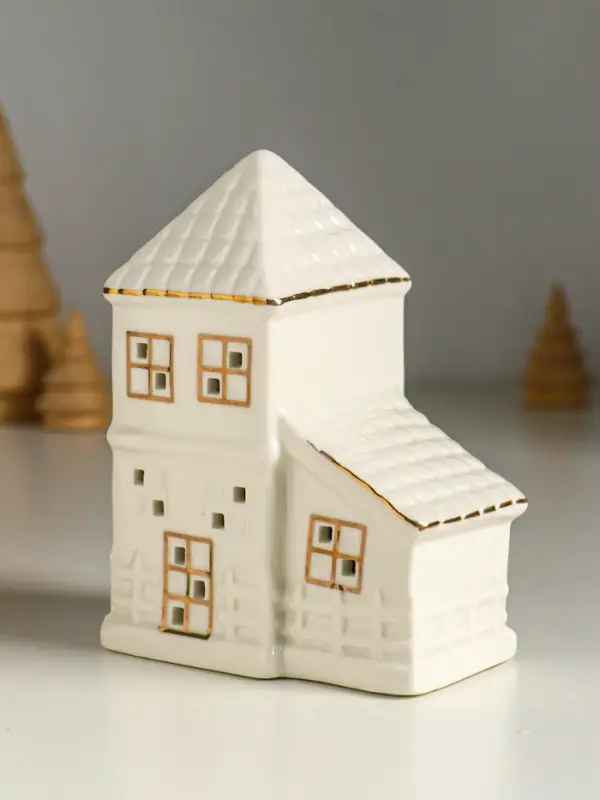 Сувенир керамика свет "Домик с верандой" белый с золотом 9,5х6х12,5 см