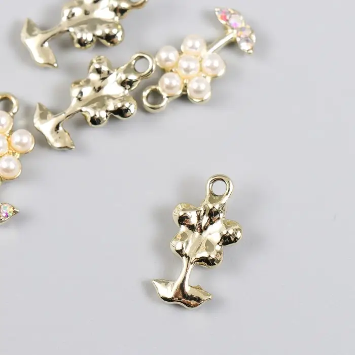 Декор для творчества металл, стразы "Цветочек жемчужный с листиками" золото 1,1х2 см