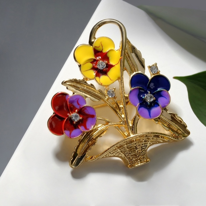 Брошь «Цветочная корзинка» анютины глазки, цветная в золоте Брошь «Цветочная корзинка» анютины глазки, цветная в золоте