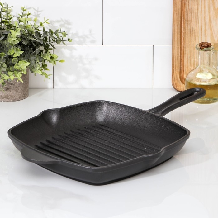 Сковорода гриль чугунная «Гриль глубокий», 28×26×4,5 см, 2 слива, чугунная ручка, цвет чёрный Сковорода гриль чугунная «Гриль глубокий», 28×26×4,5 см, 2 слива, чугунная ручка, цвет чёрный