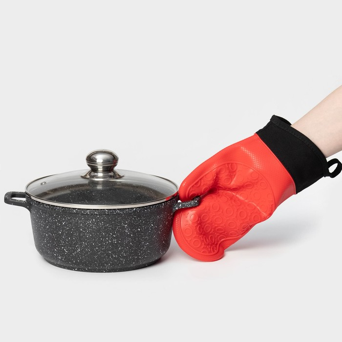 Рукавица для горячего Доляна «Профи», силикон, 28×18,5×1,5 см, с манжетой, цвет красный Рукавица для горячего Доляна «Профи», силикон, 28×18,5×1,5 см, с манжетой, цвет красный