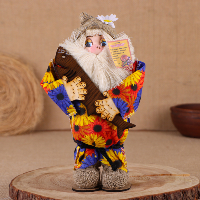 Оберег-домовой Оберег-домовой "Славуся в льняном колпаке, с рыбой ", 30х22х10 см, микс