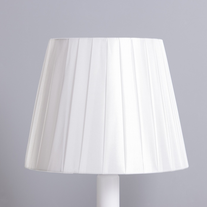 Лампа настольная  Лампа настольная "Лида" 1х40Вт Е27 белый/золото 21х21х36см