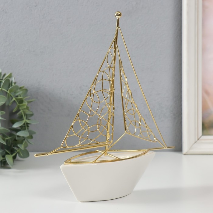 Сувенир керамика, металл  Сувенир керамика, металл "Корабль с парусами" белый с золотом 22,8х5,9х24 см