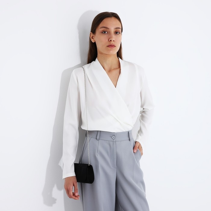 Клатч, отдел на клапане, длинная цепь, цвет чёрный Клатч, отдел на клапане, длинная цепь, цвет чёрный