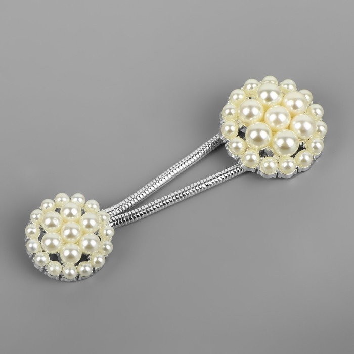 Декоративная застёжка, d = 2,5/3 см, цвет серебряный/белый Декоративная застёжка, d = 2,5/3 см, цвет серебряный/белый