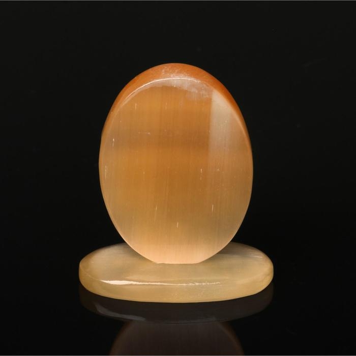 Икона  овал на поставке с фоном Икона  овал на поставке с фоном"Св.Ксения Петербургская", селенит