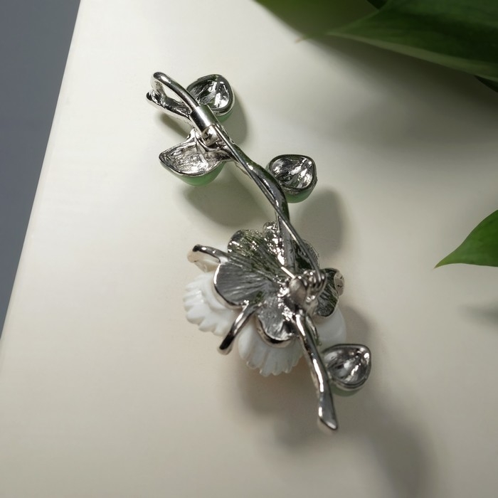 Брошь &laquo;Ветвь&raquo; расцветающая, цвет бело-зелёный в серебре